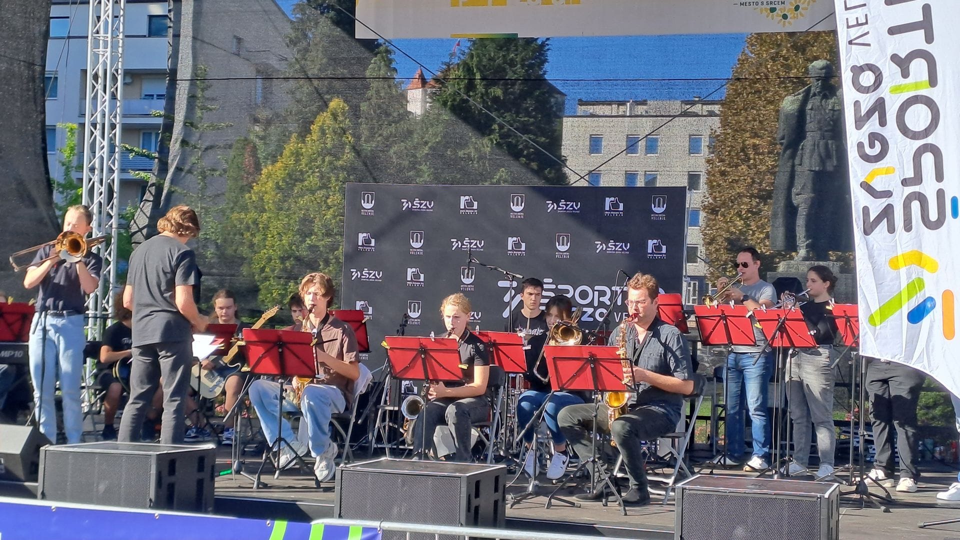 O  |  orkestru