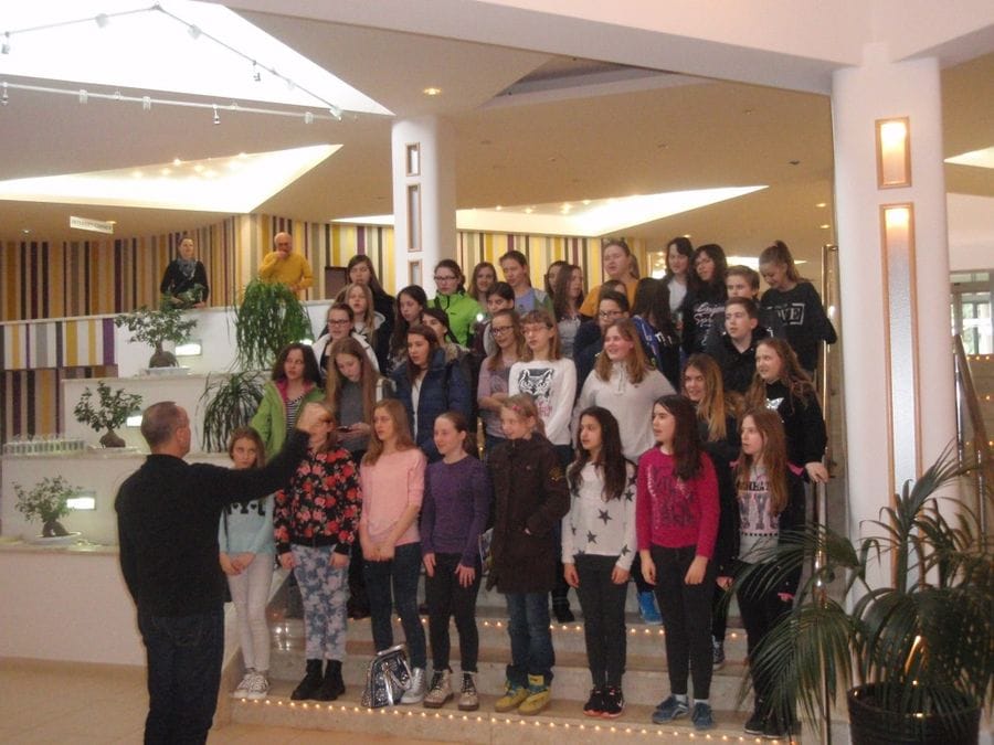 news-mladinski-pevski-zbor-na-pripravah.JPG