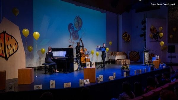 news-dijaska-komorna-skupina-umetniske-gimnazije-na-podelitvi-pri.jpg