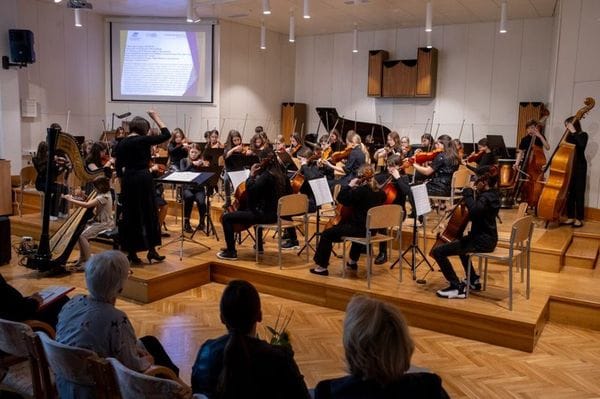 news-mlajsi-godalni-orkester-glasbene-sole-velenje-na-reviji-goda.jpg