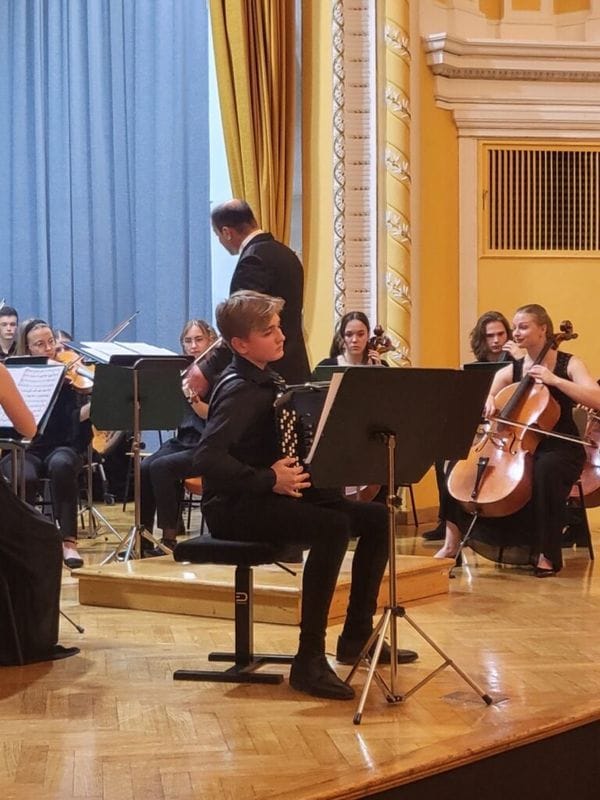 news-tjan-podjavorsek-na-otvoritvenem-koncertu-4-mednarodnega-tek.jpg