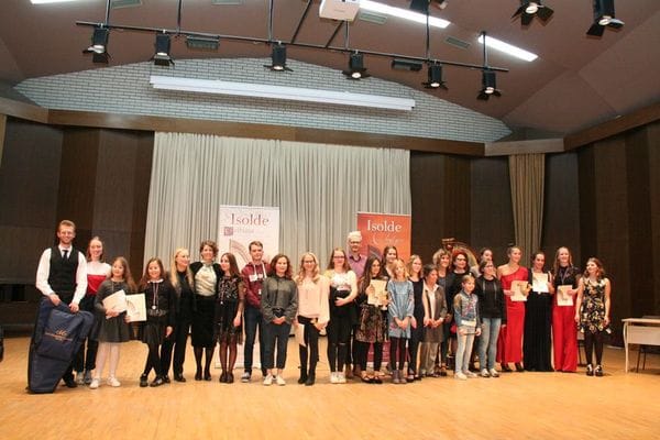 news-zakljucek-5-mednarodnega-tekmovanja-drustva-harfistov-sloven.JPG