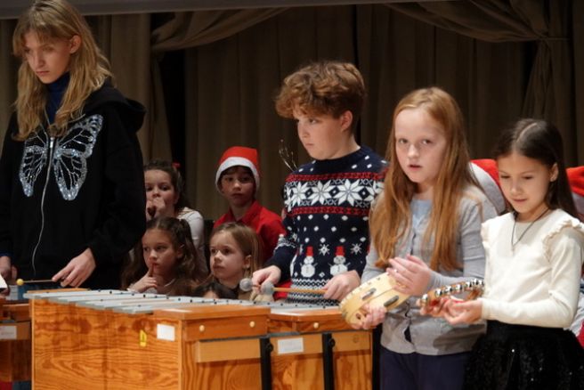 Praznični nastop najmlajših učencev Glasbene šole Velenje, 17. 12. 2024 - nastop Orffove skupine